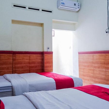 Reddoorz Syariah At Griya Soeratin Pacitan Hotell Eksteriør bilde