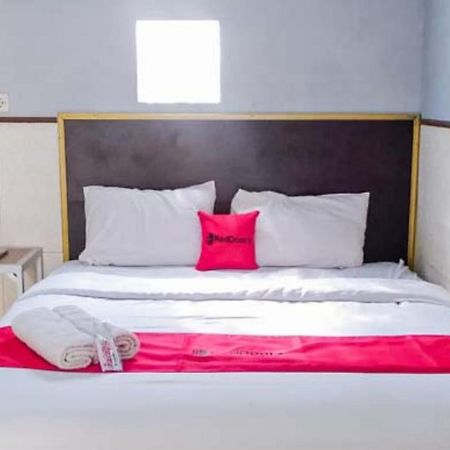 Reddoorz Syariah At Griya Soeratin Pacitan Hotell Eksteriør bilde
