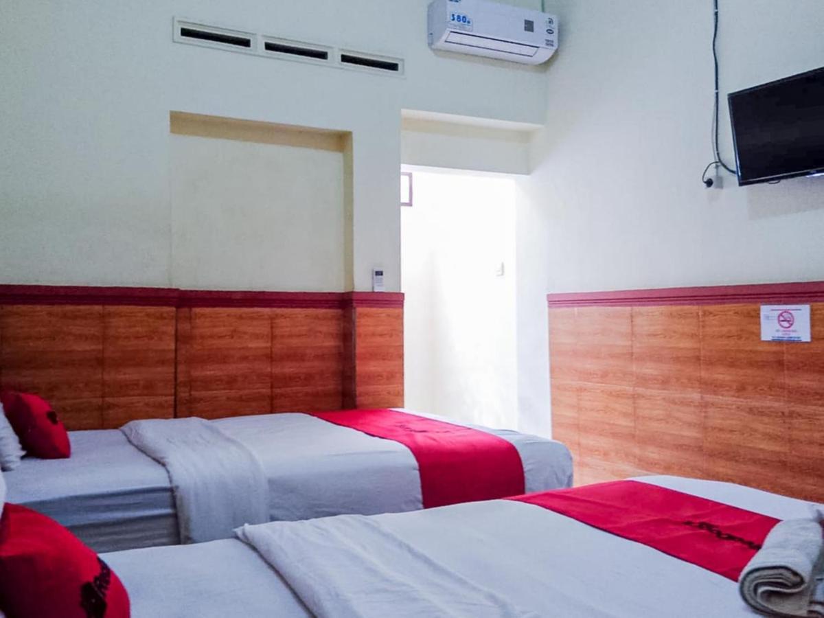 Reddoorz Syariah At Griya Soeratin Pacitan Hotell Eksteriør bilde