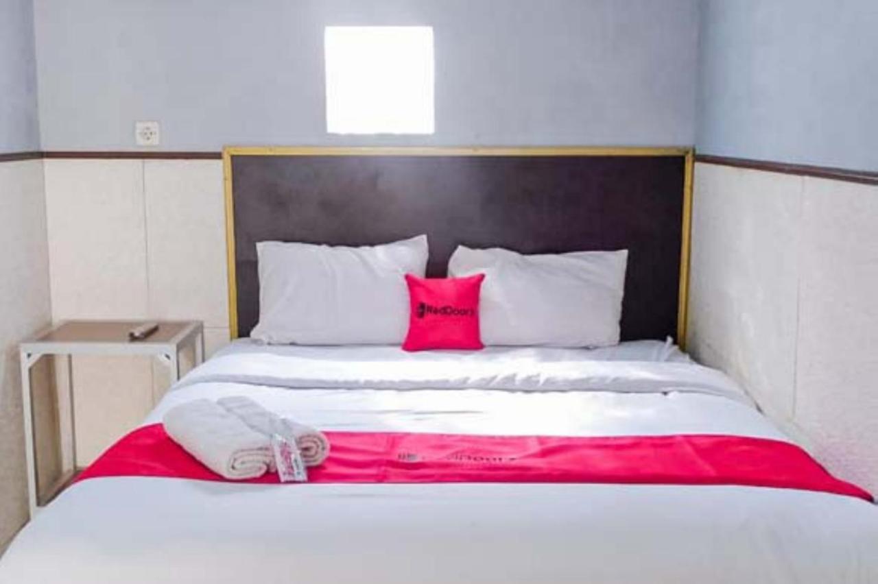 Reddoorz Syariah At Griya Soeratin Pacitan Hotell Eksteriør bilde