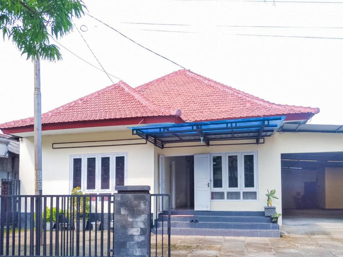 Reddoorz Syariah At Griya Soeratin Pacitan Hotell Eksteriør bilde