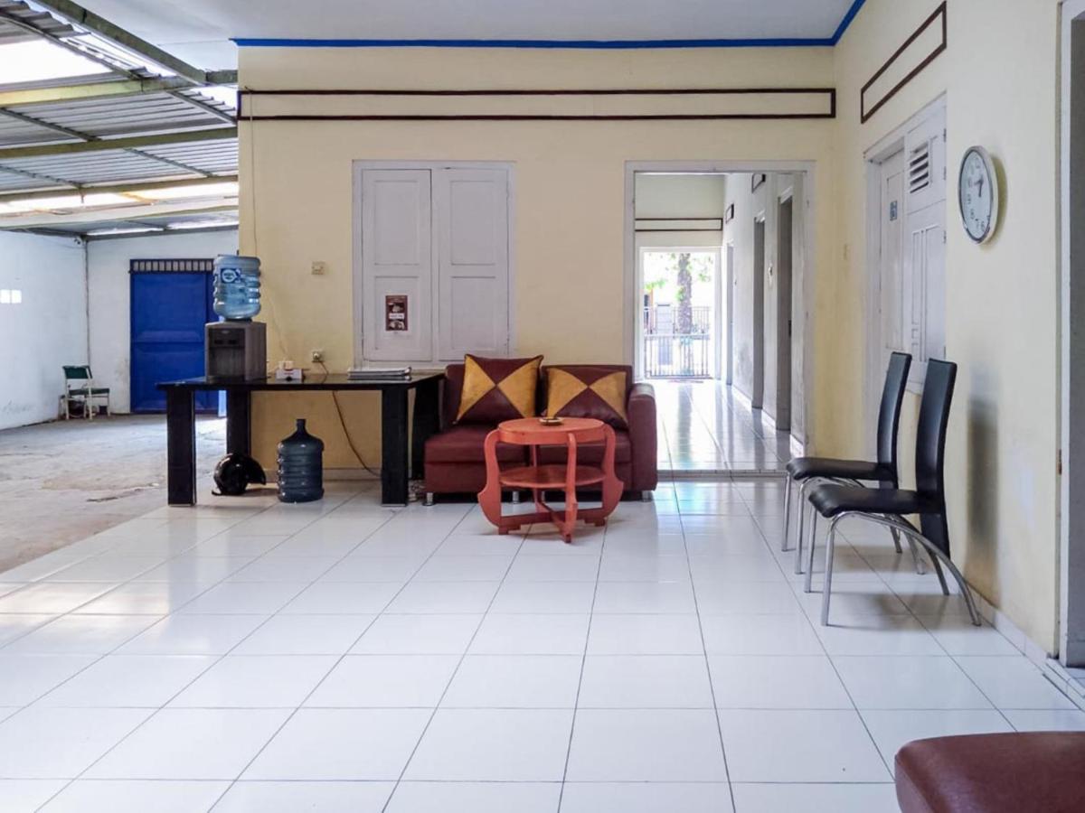 Reddoorz Syariah At Griya Soeratin Pacitan Hotell Eksteriør bilde