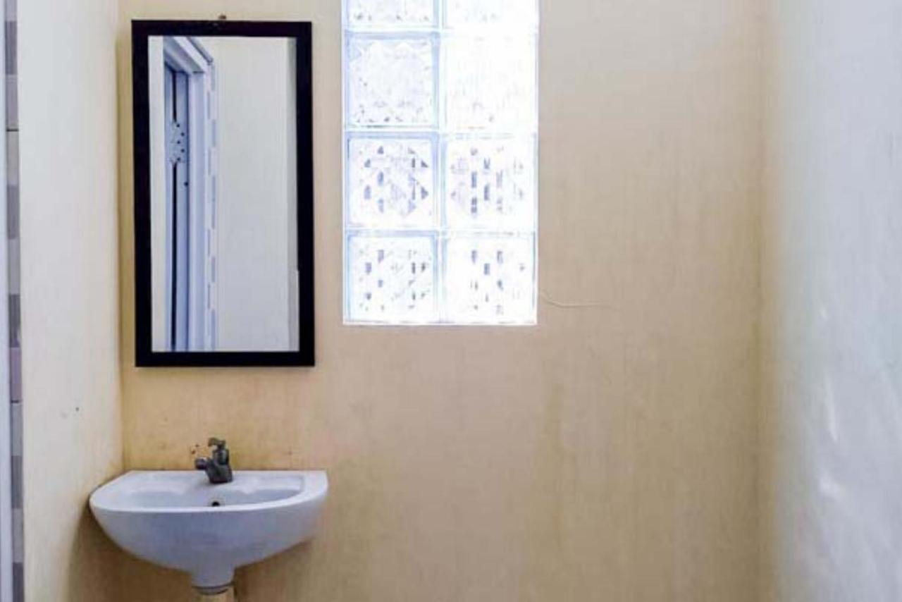 Reddoorz Syariah At Griya Soeratin Pacitan Hotell Eksteriør bilde