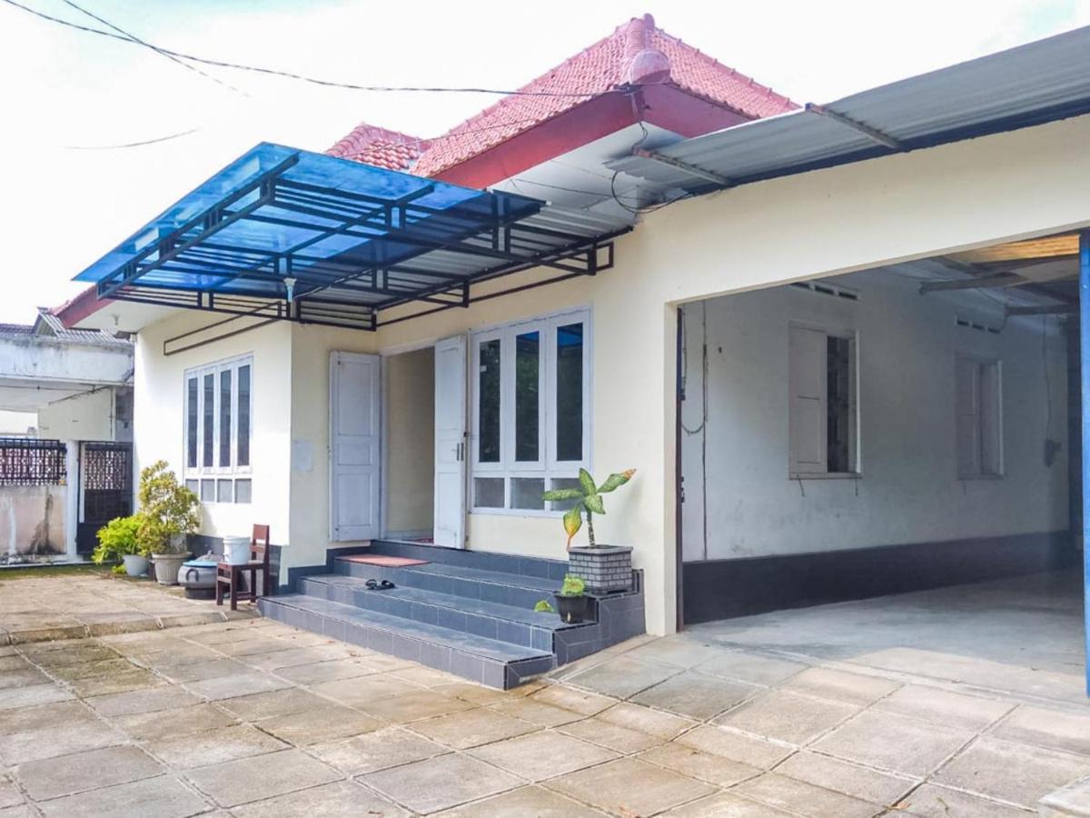 Reddoorz Syariah At Griya Soeratin Pacitan Hotell Eksteriør bilde