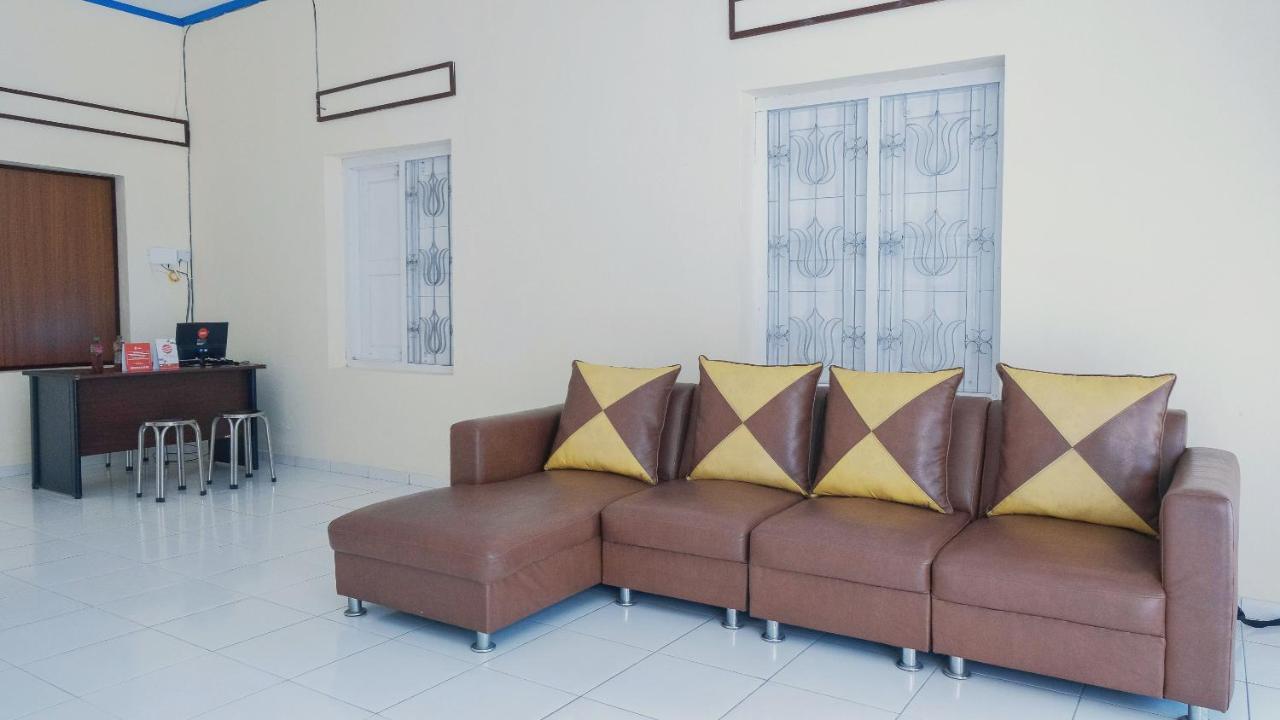 Reddoorz Syariah At Griya Soeratin Pacitan Hotell Eksteriør bilde