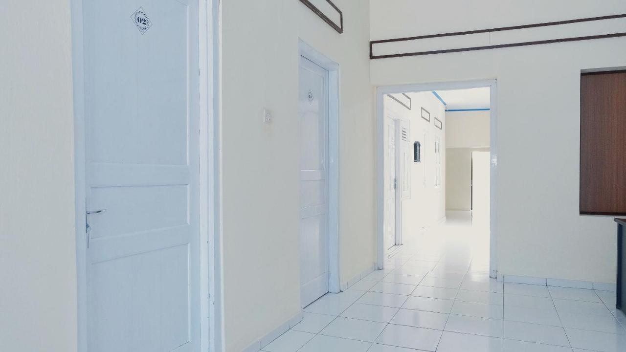 Reddoorz Syariah At Griya Soeratin Pacitan Hotell Eksteriør bilde